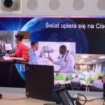 Plakat "Świat opiera się na Cisco!"